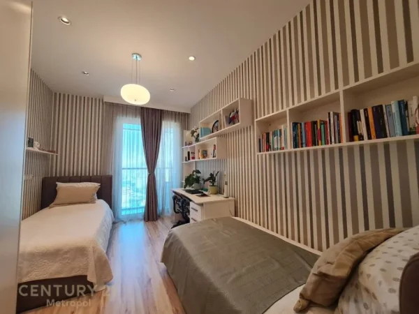 Tirane, jepet me qera apartament 2+1+Aneks+Ballkon Kati 19, 125 m² 1.800 € (Ambasador 3)