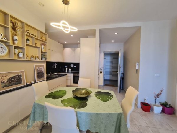 Tirane, jepet me qera apartament 2+1+Aneks+Ballkon Kati 19, 125 m² 1.800 € (Ambasador 3)