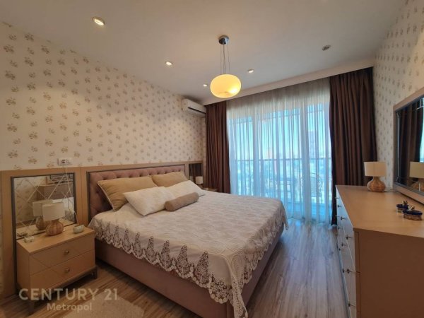 Tirane, jepet me qera apartament 2+1+Aneks+Ballkon Kati 19, 125 m² 1.800 € (Ambasador 3)