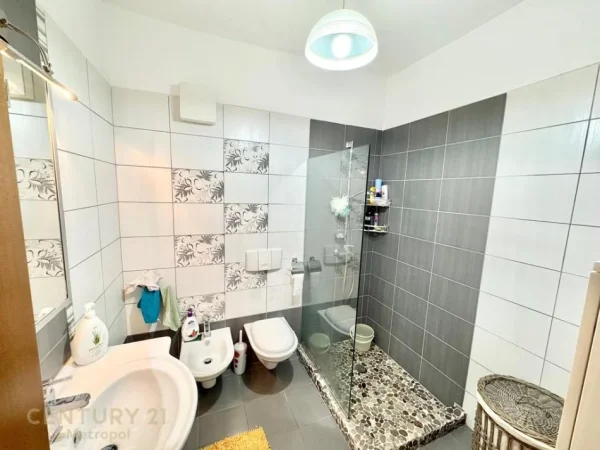 Tirane, shes apartament 2+1+Aneks+Ballkon Kati 8, 92 m² 253.000 € 