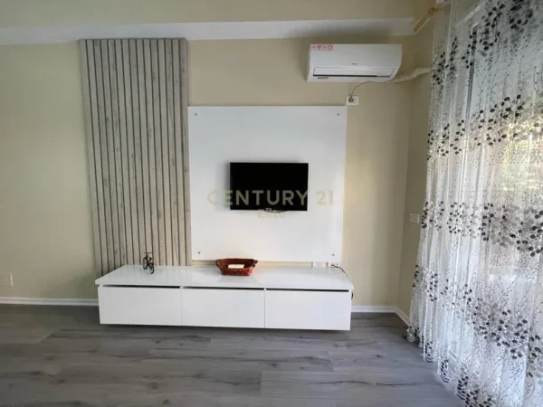 Tirane, jepet me qera apartament 2+1+Aneks+Ballkon Kati 1, 116 m² 700 € 