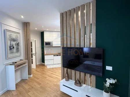 Tirane, shitet apartament 2+1+Ballkon Kati 1, 90 m² 240.000 € (Kopshti Zoologjik)