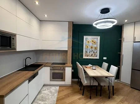 Tirane, shitet apartament 2+1+Ballkon Kati 1, 90 m² 240.000 € (Kopshti Zoologjik)