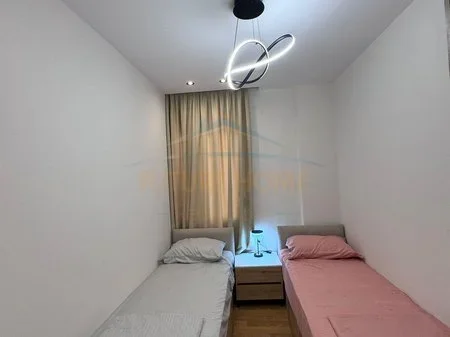 Tirane, shitet apartament 2+1+Ballkon Kati 1, 90 m² 240.000 € (Kopshti Zoologjik)