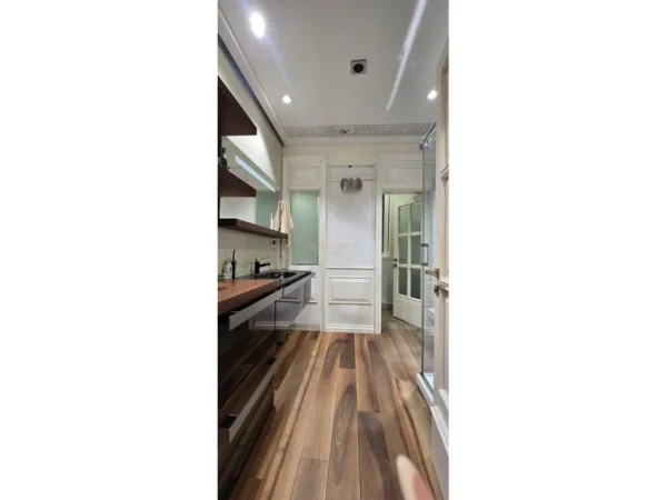 Tirane, jepet me qera apartament 1+1+Aneks+Ballkon Kati 2, 75 m² 700 € (Shkolla e kuqe)