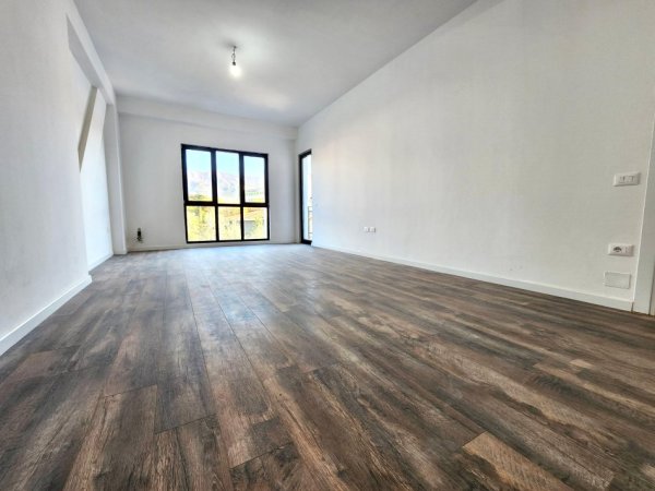 Shitet: 2+1+2wc & Ballkon📍 Farmacia 10 - Kompleksi Arlis ( Rr. Dibres ) 115 m² || 214,000 Euro