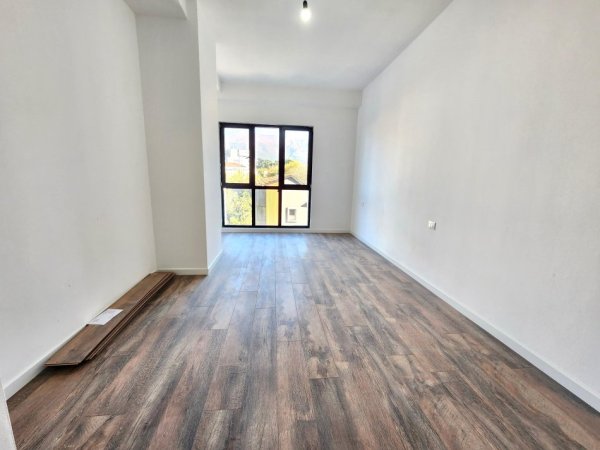 Shitet: 2+1+2wc & Ballkon📍 Farmacia 10 - Kompleksi Arlis ( Rr. Dibres ) 115 m² || 214,000 Euro