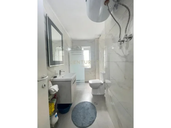 Tirane, jepet me qera apartament 3+1+Aneks+Ballkon Kati 5, 79 m² 750 € 