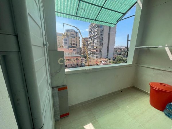 Tirane, jepet me qera apartament 3+1+Aneks+Ballkon Kati 5, 79 m² 750 € 