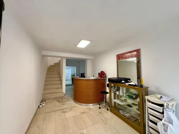 Tirane, jepet me qera ambjent biznesi Kati 0, 122 m² 1.455 € (Piaca - Qender)