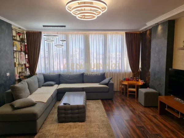Tirane, shes apartament 2+1+Aneks+Ballkon Kati 6, 119 m² 185.000 € 