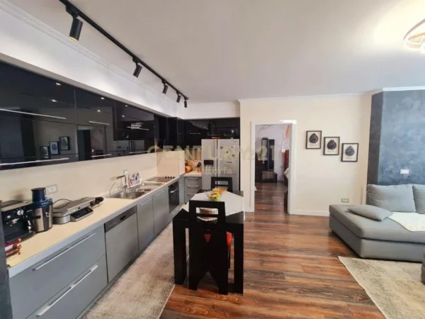 Tirane, shes apartament 2+1+Aneks+Ballkon Kati 6, 119 m² 185.000 € 