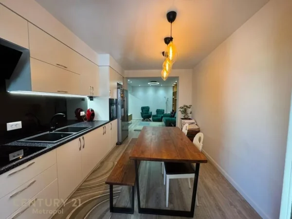 Tirane, jepet me qera apartament 2+1+Aneks+Ballkon Kati 3, 90 m² 1.100 € 