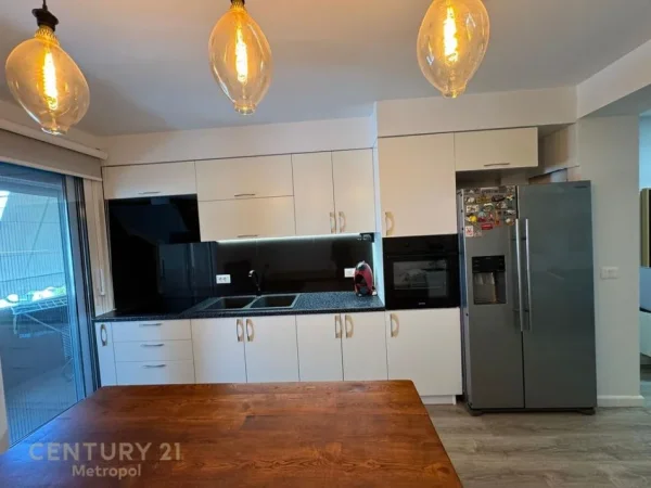 Tirane, jepet me qera apartament 2+1+Aneks+Ballkon Kati 3, 90 m² 1.100 € 