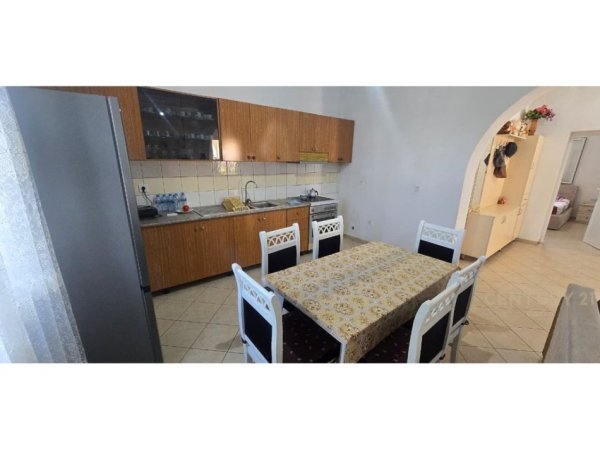 Tirane, shitet apartament 3+1 Kati 1, 282 m² 170.000 € 
