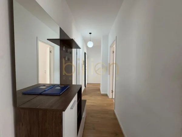 Tirane, jepet me qera apartament 2+1+Ballkon , 115 m² 850 € (Don Bosco)