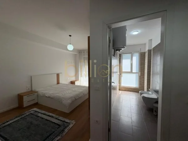 Tirane, jepet me qera apartament 2+1+Ballkon , 115 m² 850 € (Don Bosco)