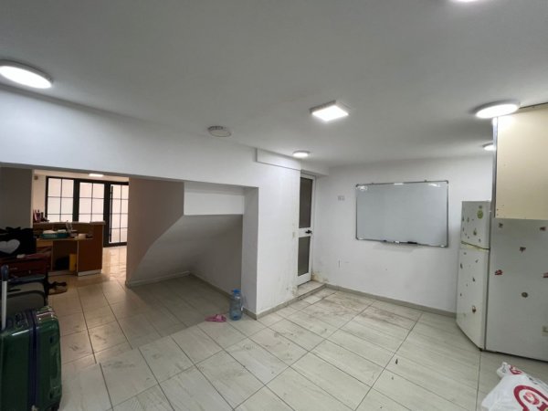 Tirane, jepet me qera ambjent biznesi Kati 0, 122 m² 1.555 € (Piaca - Qender)