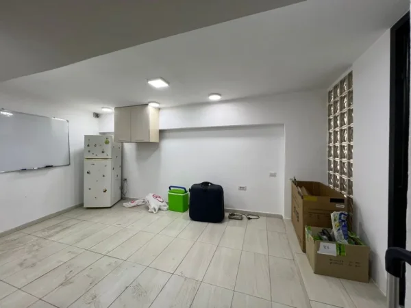 Tirane, jepet me qera ambjent biznesi Kati 0, 122 m² 1.555 € (Piaca - Qender)