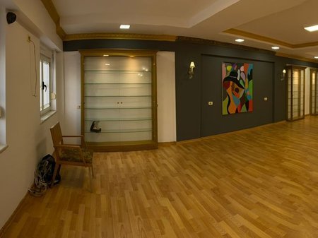 Tirane, jepet me qera ambjent biznesi Kati 0, 122 m² 1.500 € (Qender)