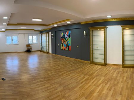 Tirane, jepet me qera ambjent biznesi Kati 0, 122 m² 1.500 € (Qender)
