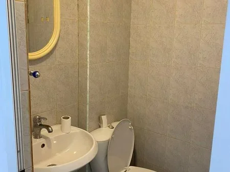 Tirane, jepet me qera ambjent biznesi Kati 0, 122 m² 1.500 € (Qender)