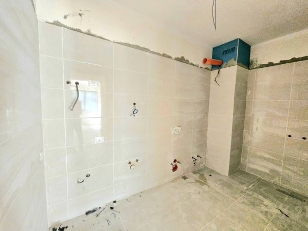 Tirane, shes apartament 2+1+Aneks+Ballkon Kati 4, 123 m² 200.000 € 