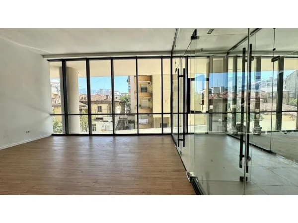 Tirane, jepet me qera zyre Kati 1, 44 m² 1.550 € 