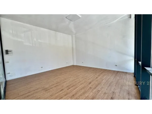 Tirane, jepet me qera zyre Kati 1, 44 m² 1.550 € 