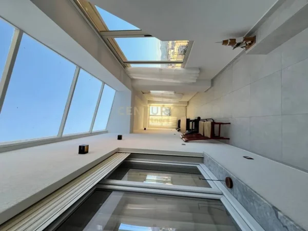 Tirane, jap me qera ambjent biznesi Kati 2, 110 m² (Globe)