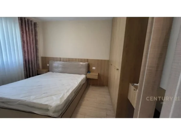 Tirane, jepet me qera apartament 2+1 Kati 4, 96 m² 700 € 