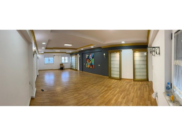Tirane, jepet me qera ambjent biznesi Kati 0, 122 m² 1.500 € (Mbrapa Muzeut Kombetar)