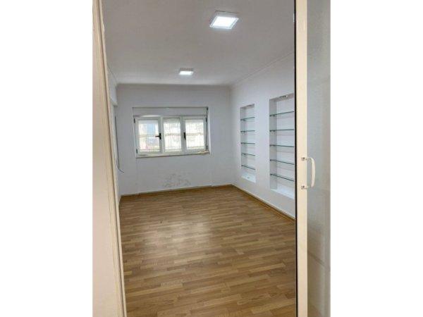 Tirane, jepet me qera ambjent biznesi Kati 0, 122 m² 1.500 € (Mbrapa Muzeut Kombetar)