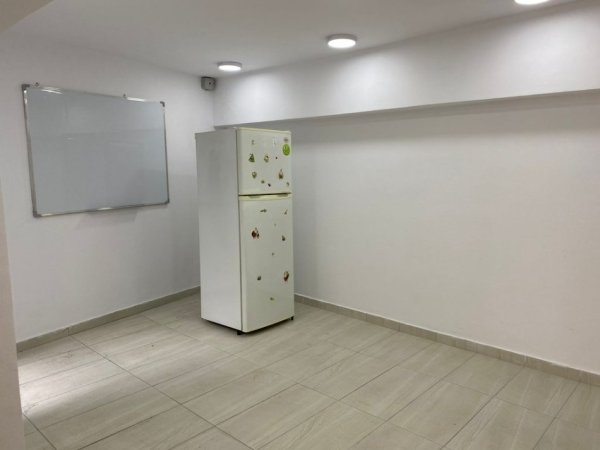 Tirane, jepet me qera ambjent biznesi Kati 0, 122 m² 1.500 € (Mbrapa Muzeut Kombetar)