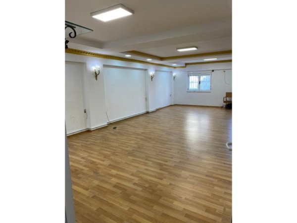 Tirane, jepet me qera ambjent biznesi Kati 0, 122 m² 1.500 € (Mbrapa Muzeut Kombetar)