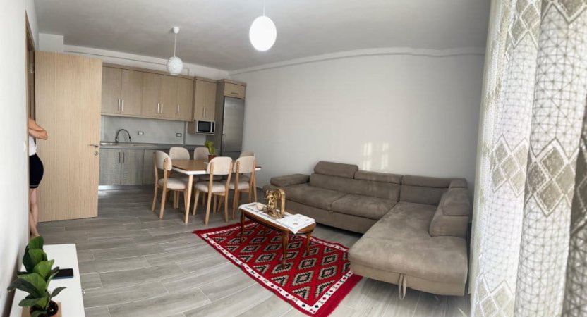 Tirane, jepet me qera apartament 3+1+Ballkon , 115 m² 750 € (rruga 5 maji)