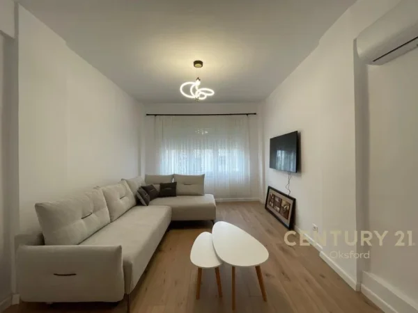 Tirane, jepet me qera apartament 1+1 Kati 4, 70 m² 1.000 € (Liqeni)