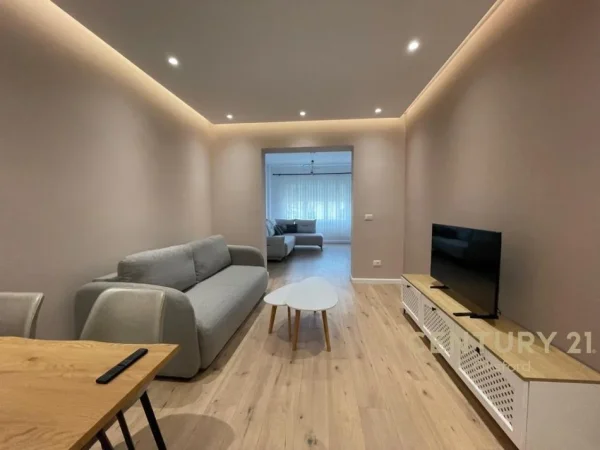 Tirane, jepet me qera apartament 1+1 Kati 4, 70 m² 1.000 € (Liqeni)