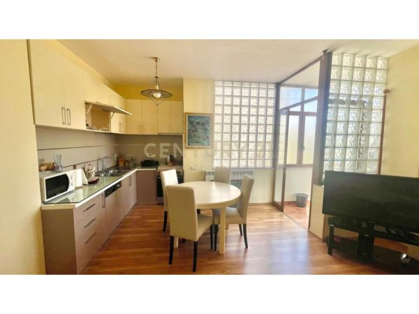 Tirane, jepet me qera apartament 1+1 Kati 3, 80 m² 650 € 
