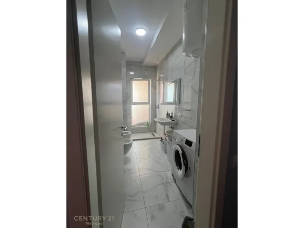 Tirane, jepet me qera apartament 2+1+Aneks+Ballkon Kati 4, 100 m² 750 € 