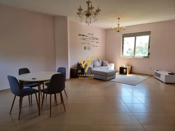 Tirane, jepet me qera apartament 3+1+Ballkon Kati 2, 211 m² 1.000 € (LIQENI I THATE)