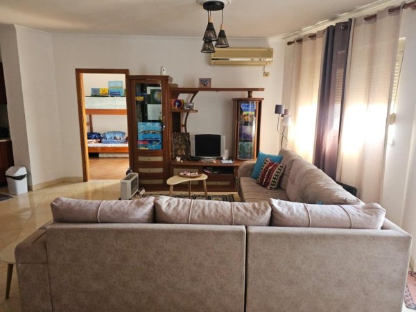 Tirane, jepet me qera apartament 2+1+Aneks+Ballkon Kati 9, 112 m² 650 € (qender)