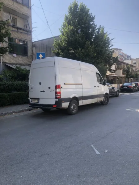 Tirane, ofroj Ofrojme sherbime transport