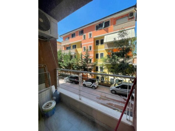 Tirane, jepet me qera apartament 2+1 Kati 1, 116 m² 700 € 