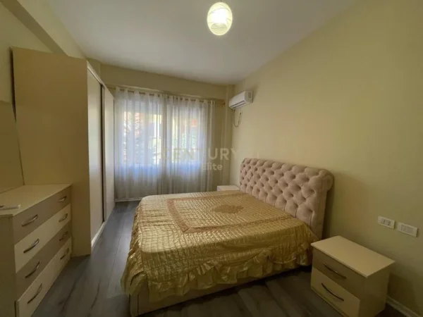 Tirane, jepet me qera apartament 2+1 Kati 1, 116 m² 700 € 