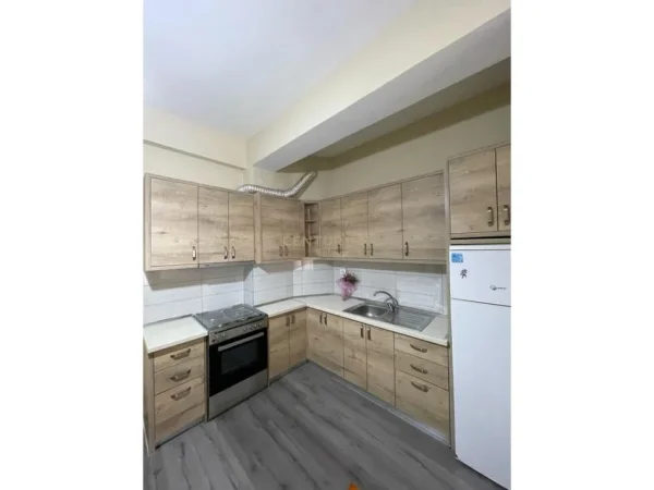 Tirane, jepet me qera apartament 2+1 Kati 1, 116 m² 700 € 