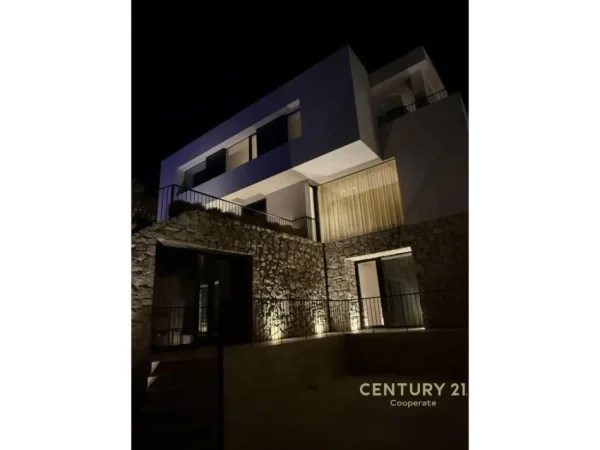 Tirane, shes Vile 3 Katshe Kati 3, 400 m² 1.350.000 € (PRANË NATYRËS SË QETË)