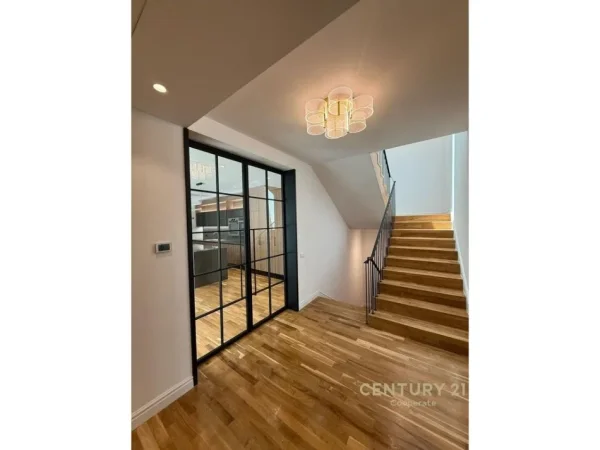 Tirane, shes Vile 3 Katshe Kati 3, 400 m² 1.350.000 € (PRANË NATYRËS SË QETË)