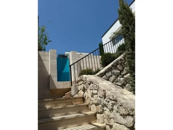 Tirane, shes Vile 3 Katshe Kati 3, 400 m² 1.350.000 € (PRANË NATYRËS SË QETË)