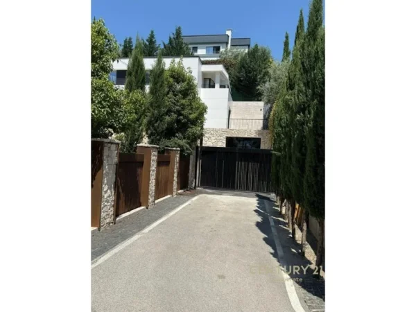 Tirane, shes Vile 3 Katshe Kati 3, 400 m² 1.350.000 € (PRANË NATYRËS SË QETË)
